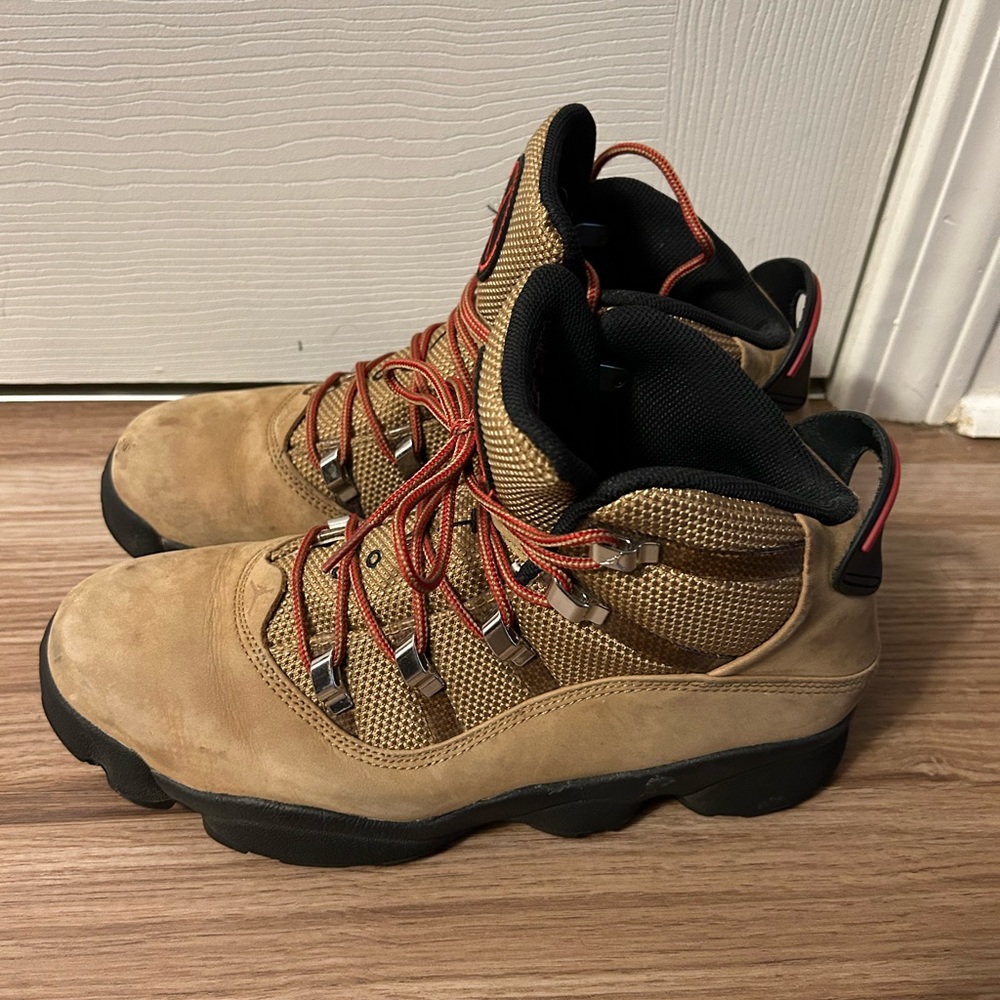 Men’s size 10 Air Jordan boots, only worn twice! Great condition